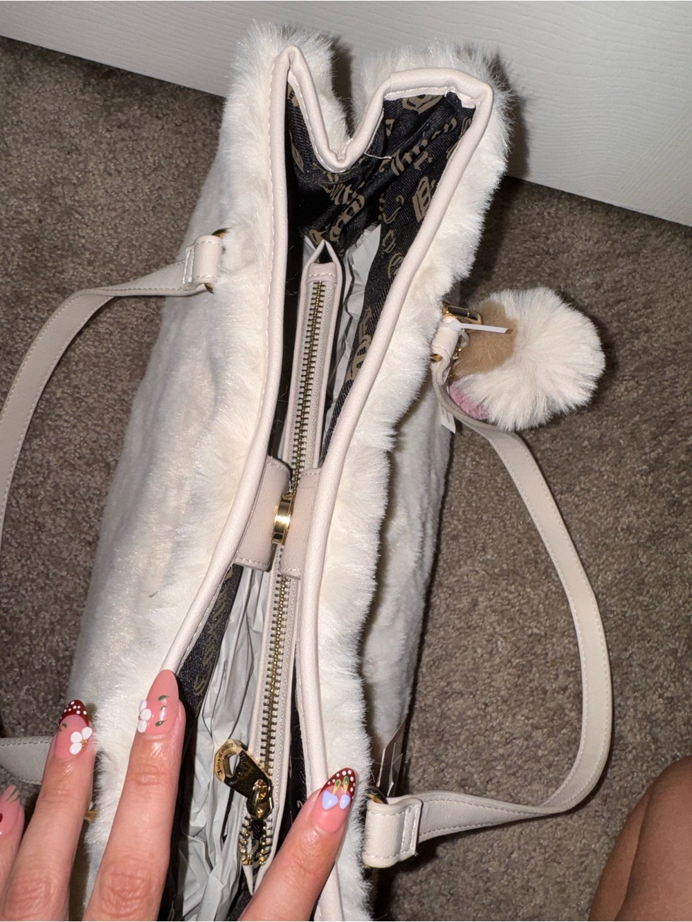 Juicy Couture White Faux Fur Shoulder Bag with Pom Pom Charm New with Tags - Picture 11 of 16